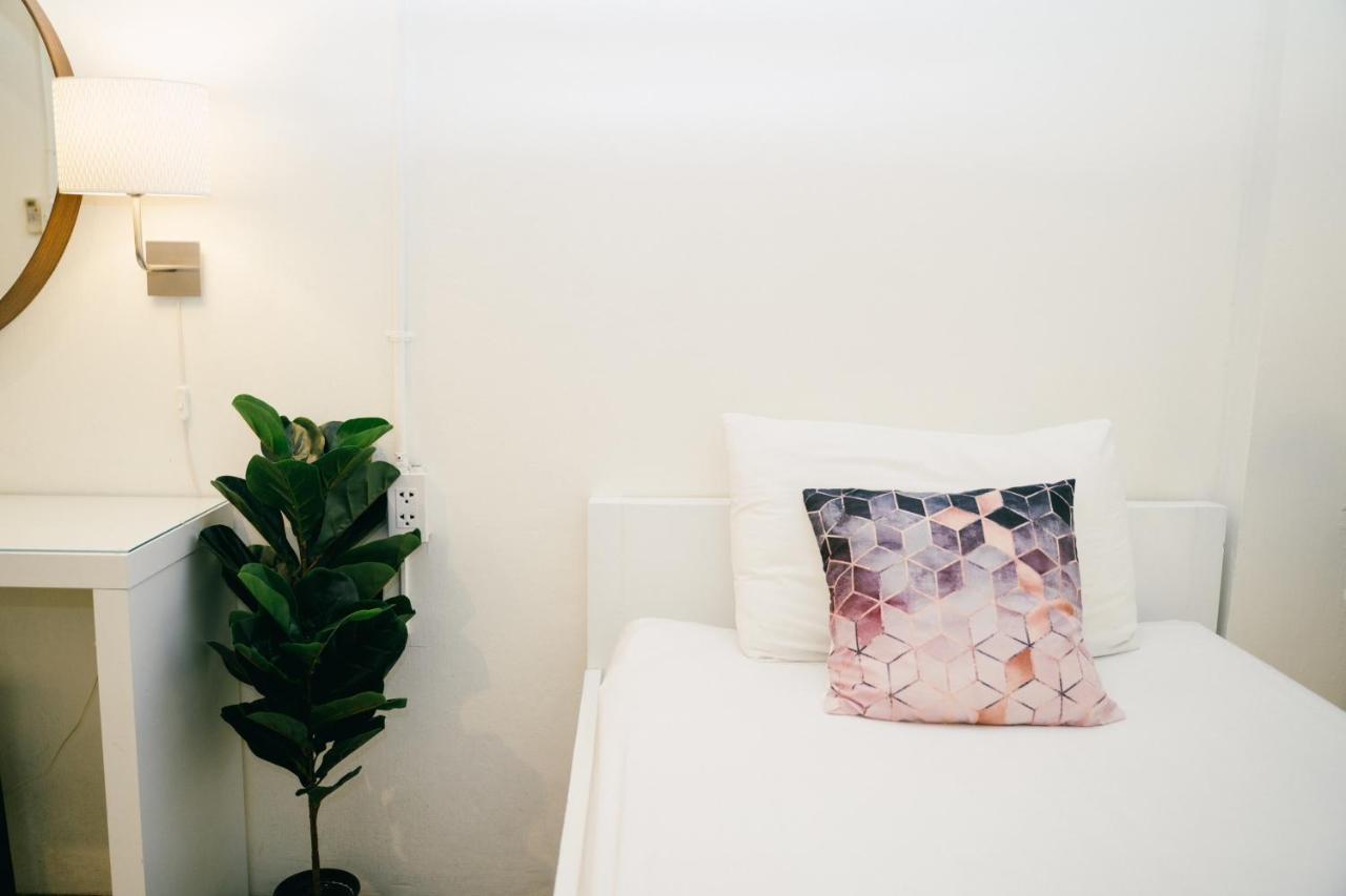 Hq Hostel Silom Bangkok Luaran gambar