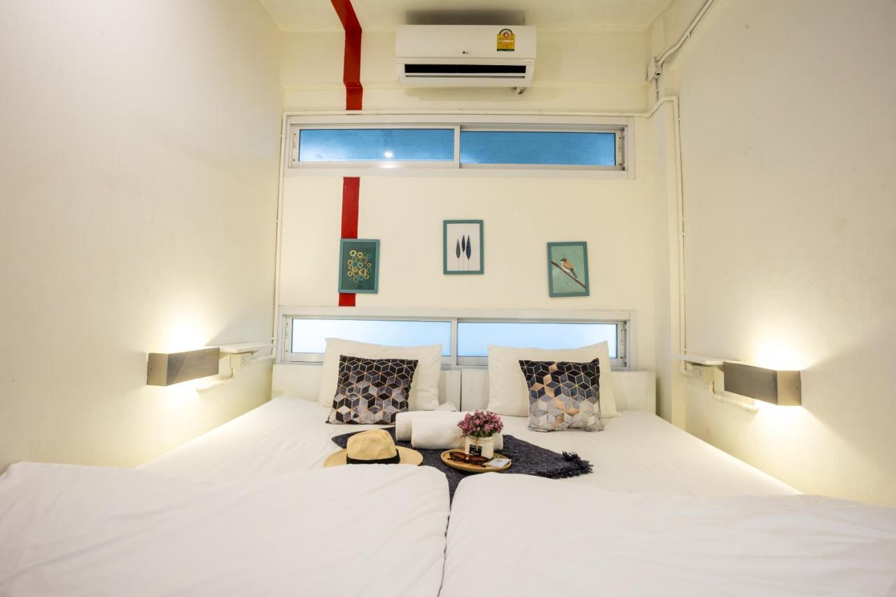 Hq Hostel Silom Bangkok Luaran gambar