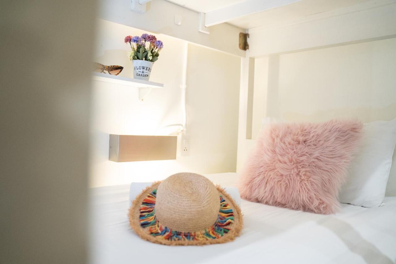 Hq Hostel Silom Bangkok Luaran gambar