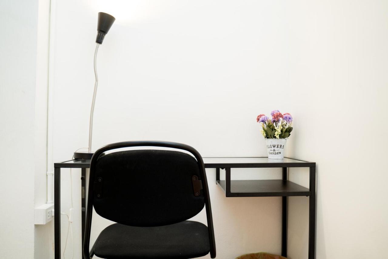 Hq Hostel Silom Bangkok Luaran gambar