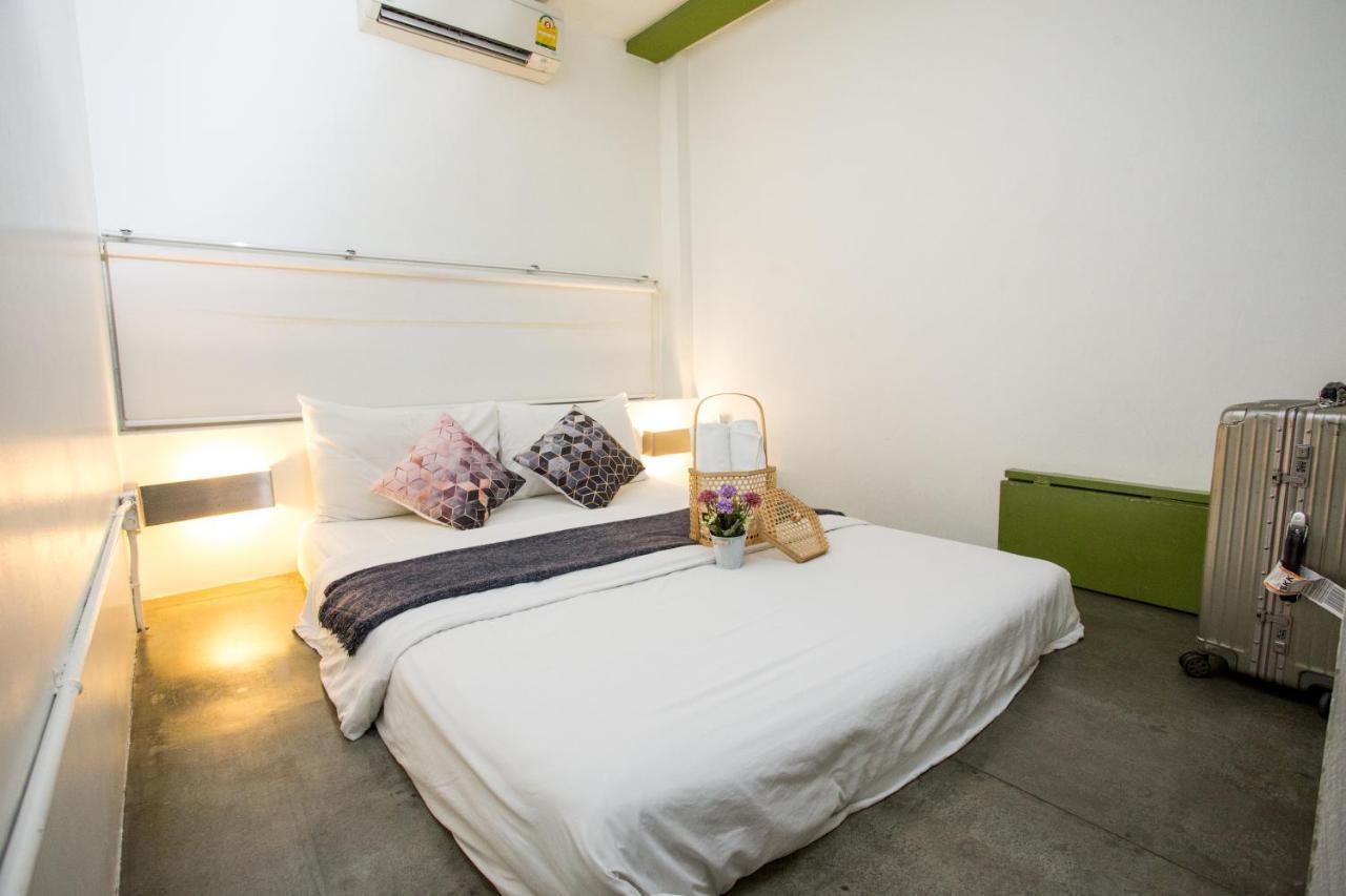 Hq Hostel Silom Bangkok Luaran gambar